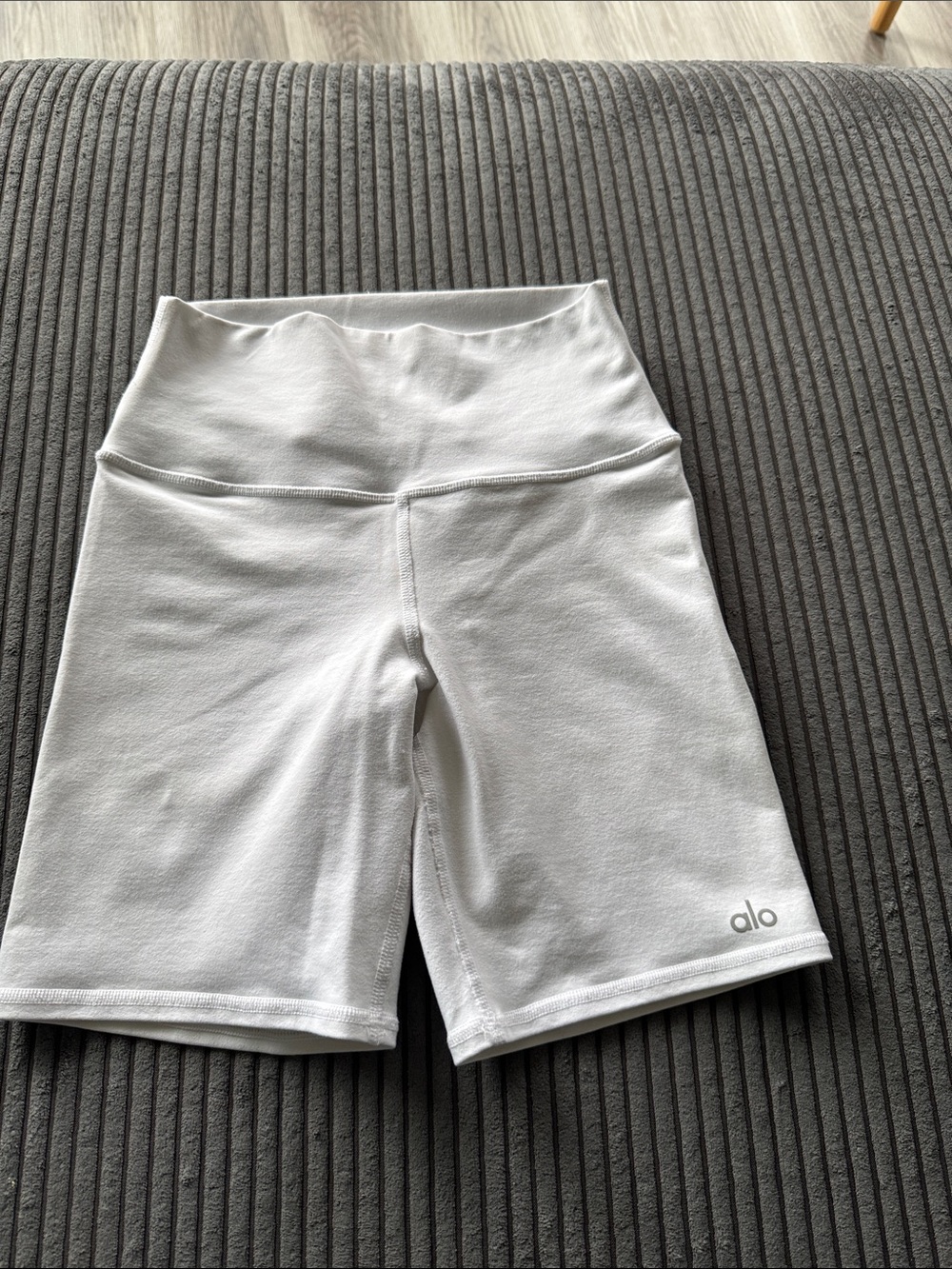 ALO Yoga Cream High-Rise Bike Shorts